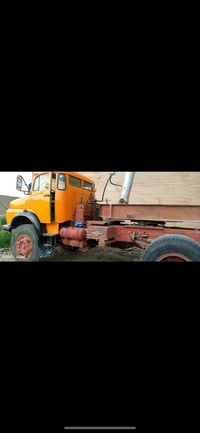 يوجد لدينا راس تريله للبيع موديل 80 في السنوية سكس مايلر السيارة مكفول...