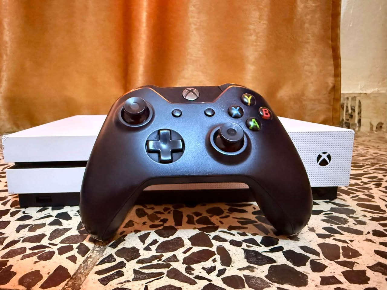 🎮 للبيع: جهاز Xbox One S (بحالة ممتازة)
سعر: قيم واخذ.

اللاستسفار واتساب🟢:***********
