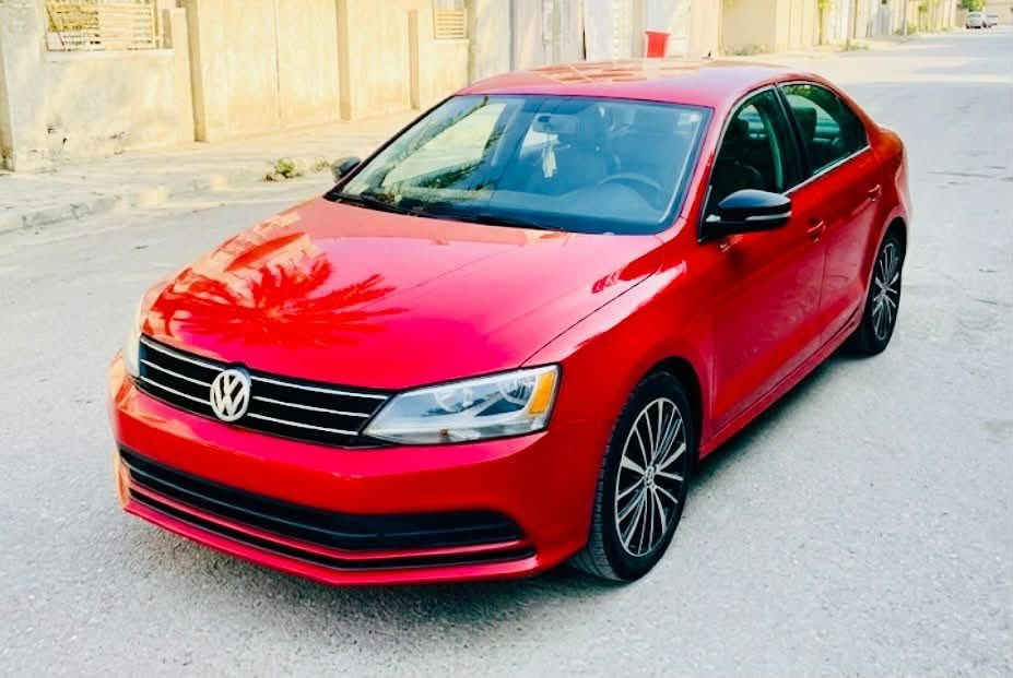 بسم الله الرحمن الرحيم
Volkswagen Jetta 2016 TSI — فولكس واجن جيتا
سيارة متانة وراحة وأداء عالي، نظيفة وجاهزة للاستخدام بدون أي مصاريف.
أبرز المواصفات:
 المحرك: 1800cc تيربو (1.8L TSI) — محرك جديد جديد بشرط الفحص.
 المواصفات: فول مواصفات (عدا البانوراما).
 الداخلية: كشنات جلد بلاد حليبي، مدوشمة تدشيم جديد وراقي بلون ماروني فخم.
 الرقم والسنوية: رقم أربيل، باسمي والتحويل أو الوكالة مضمونة ثاني يوم مباشرة.
 الضرر/الحادث: حادث السيارة موضح بالكامل وبكل شفافية في فحص السونار المرفق حادث بسيط جدا .
السعر المطلوب: 125 ورقة ($12,500) وبيه مجال بسيط للشراي الجاد.
للتواصل والاستفسار المباشر، يرجى المراسلة عبر الرسائل الخاصة أو الاتصال على الرقم: [***********]
السيارة نضيفة جدا وحصرا تحت الاستخدام الشخصي القليل 
مكان السيارة ديالى جديدة الشط قرب بوابة بغداد.
