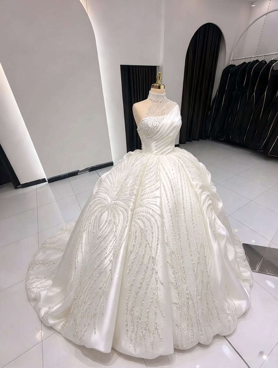 فستان • للإيجار • التقيه الثالثه