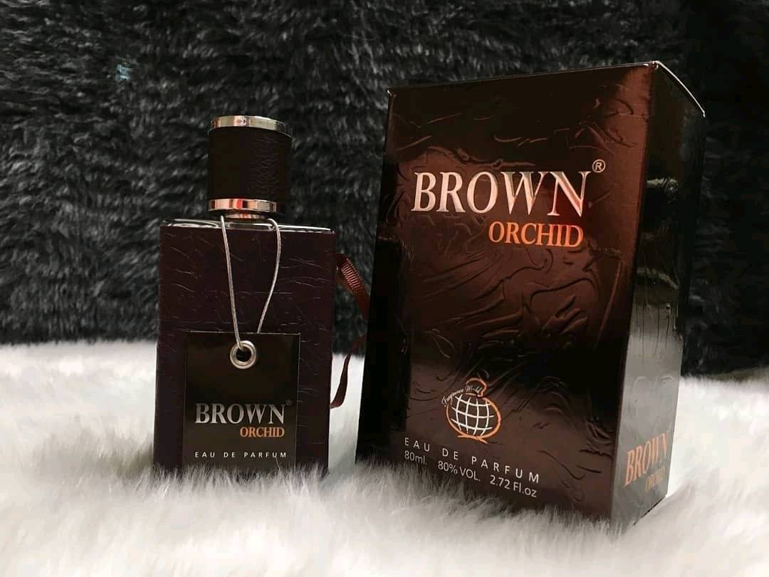 🤎  عطر دارك براون أوركيد  DARK BROWN ORCHID 🤎
       🔥عطر رجالـي أصلي🔥

يأتي عطر براون اوركيد بمجموعة مكونات ساحره لها تأثير خاص ع الحواس
هو أحد العطور الجذابه تركيبة هذا العطر جذابة ، ومتطورة ، وغامضة
 عطر مثير جدا وذو ثبات عالي عطر دارك براون أوركيد الإسم وحده يكفي لترى مدى هذه الفخامة والروعة والاناقةأناقة في إختيار الإسم ، أناقة في تركيبة العطر ، روعة وجاذبية وإثارة 🎩 ..

يفتتح عطر براون اوركيد مكوناته بالفلفل الوردي، البرتقال المر والسرو. يتضمن قلب عطر براون اوركيد كل من الزنبق ومسك الروم، اما القاعدة فتضم كل من كريمة الكستناء، الفانيلا، البتشولي والاوركيد البني.

المكونات العليا
يفتتح عطر براون اوركيد مكوناته بزهرة الايلنج، الياسمين والحمضيات؛ التي تنعشك. يمتزج كل من الزبيب الاسود و الكمأ الاسود؛ لتوفير رائحة غنية فريدة من نوعها.

المكونات الوسطى
يضم عطر براون اوركيد في قلبه كل من المكونات الخشبية، الفاكهية والوردية. توفر لك المكونات الوردية روائح منعشة ترضي الحواس. يقدم اللوتس رائحة الفواكة المغرية.


السعر 15الف وبي مجال 
🚘يوجد خدمة توصيل لجميع محافظات العراق  🚘