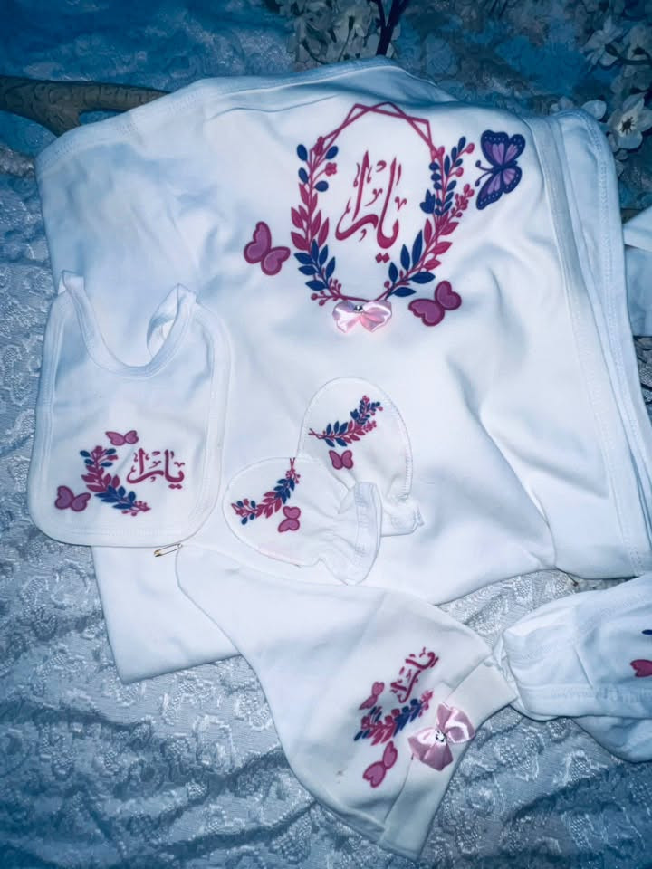✨ هدية لا تُنسى لمولودكِ الجديد أو لأحبائكِ.. تميزي معنا بأروع إطلالة للبيبي! 👶🎁
✨ سيت حديثي الولادة – 7 قطع متكاملة
🧸 مصنوع من قماش قطني 100% درجة أولى، ناعم ولطيف على بشرة البيبي.
💖 والأحلى؟ نطبع اسم الطفل حسب الطلب حتى يصير السيت مميز وفريد.
✅ تقدرين تفحصين الطلب أمام المندوب قبل الاستلام بكل راحة.
⏳ #عرض خاص لمدة 24 ساعة فقط والكمية محدودة.
📦 للحجز والاستفسار:
📩 راسلينا على الصفحة
📞 أو عبر واتساب:
+964 774 906 7801
