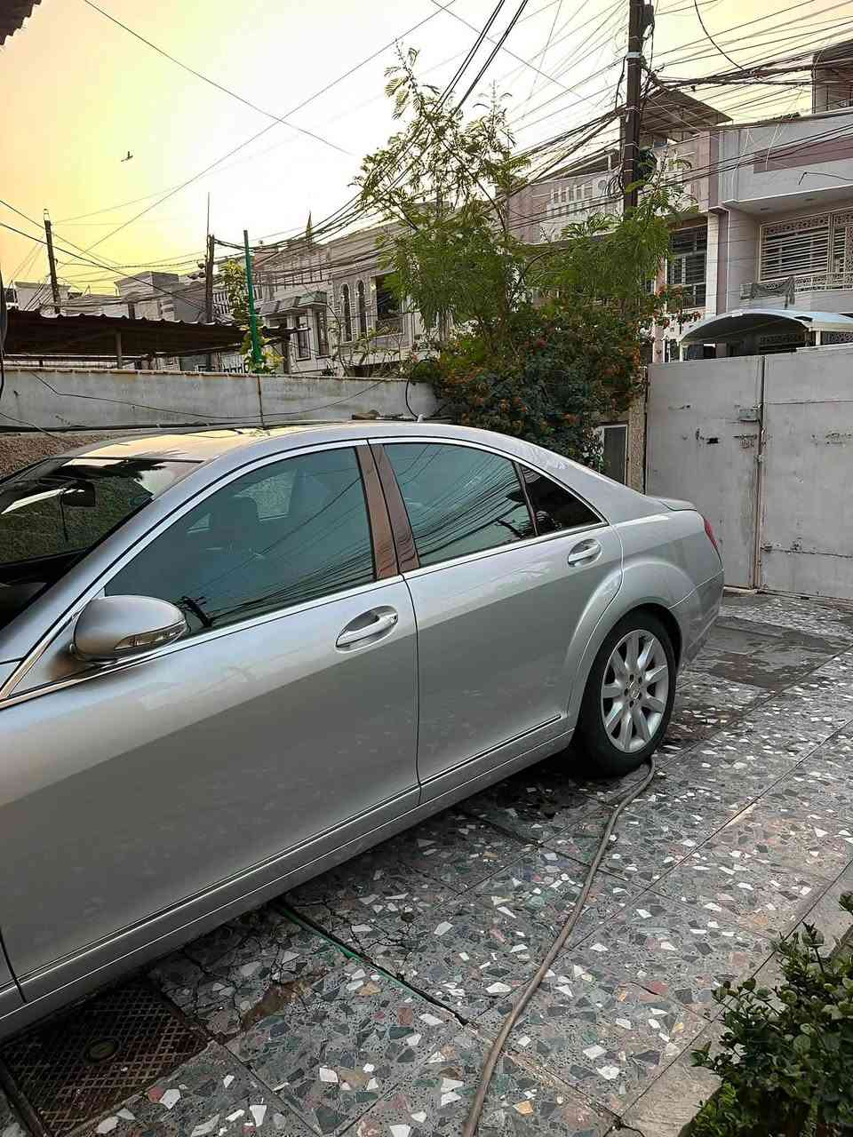 السلام عليكم
مرسيدس w221 2006  رقم سليمانيه الجديد 
السياره وارد يابان s350  بيها ثلاث قطع ونص كلير من اليابان 🇯🇵 
السياره ماشيه 160 كيلو فقط 
بدون اي نقص السياره ابد  صفر مسج 
صندوق شفط
جوبلسات 
لايت ديناميكي متحرك
مري شفط
كشنات تدفئه 
فتحه 
وبيها هواي مواصفات معروفه مواصفات الآس 
مكان السياره بغداد البلديات 
السعر مناسب جداً 145 ورقه 

*********** بغداد, العراق
