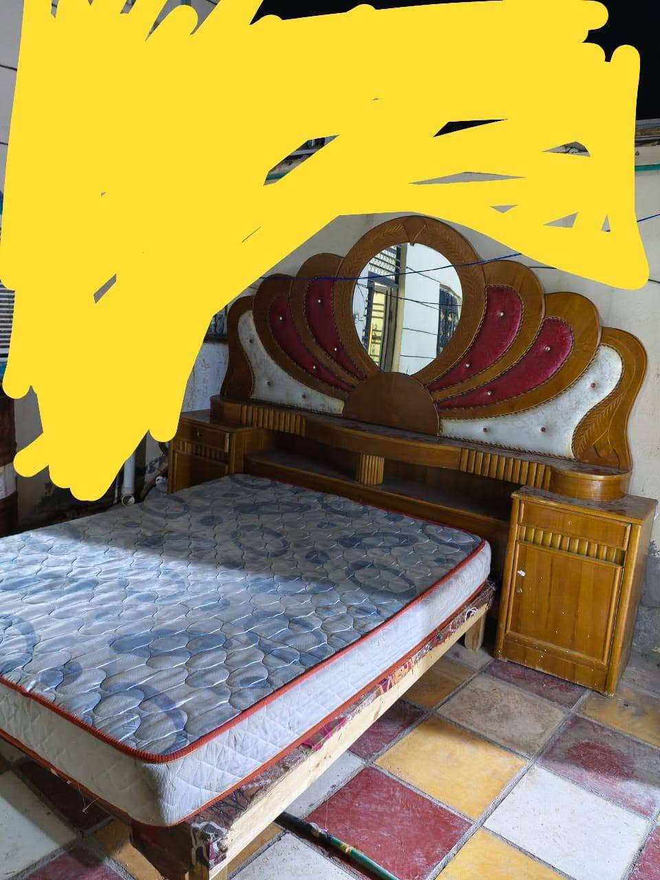 سلام عليكم متاح غرفة اخشاب نضيفه مثل ماواضحه بصوره اي ضرر مابيه الكنتور بعده جديد ومرتب السعر 500وبيه مجال قليل للاستفسار ***********
