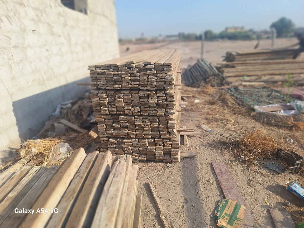 السلام عليكم قالب خشب للبيع 24متر
بلايود نظيف عدد 58 بلايونا مقطعه الاربعين

جكات حاضن وابو الورده العدد 133 جيك

*********** النجف

نص مكتوب في الصور:
- Galaxy A54 5G