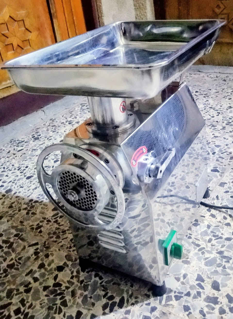 سلام عليكم مثرامه لحم تركيه اصليه 32
جديد بالكارتون استخدام بس فحص مره وحده فقط 
كل اعراضها بالكارتون 
مكاني بغداد حي اور 
***********
