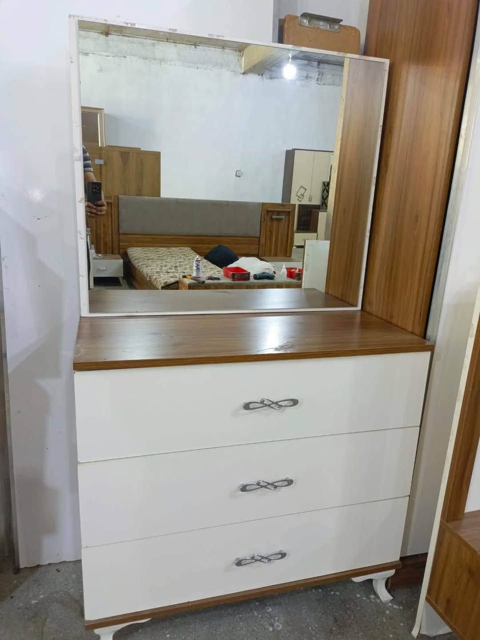غرفه نوم للبيع اي عيب مابي أسعار مناسب  شراي خابر رقم فقط *********** عنوان كركوك
