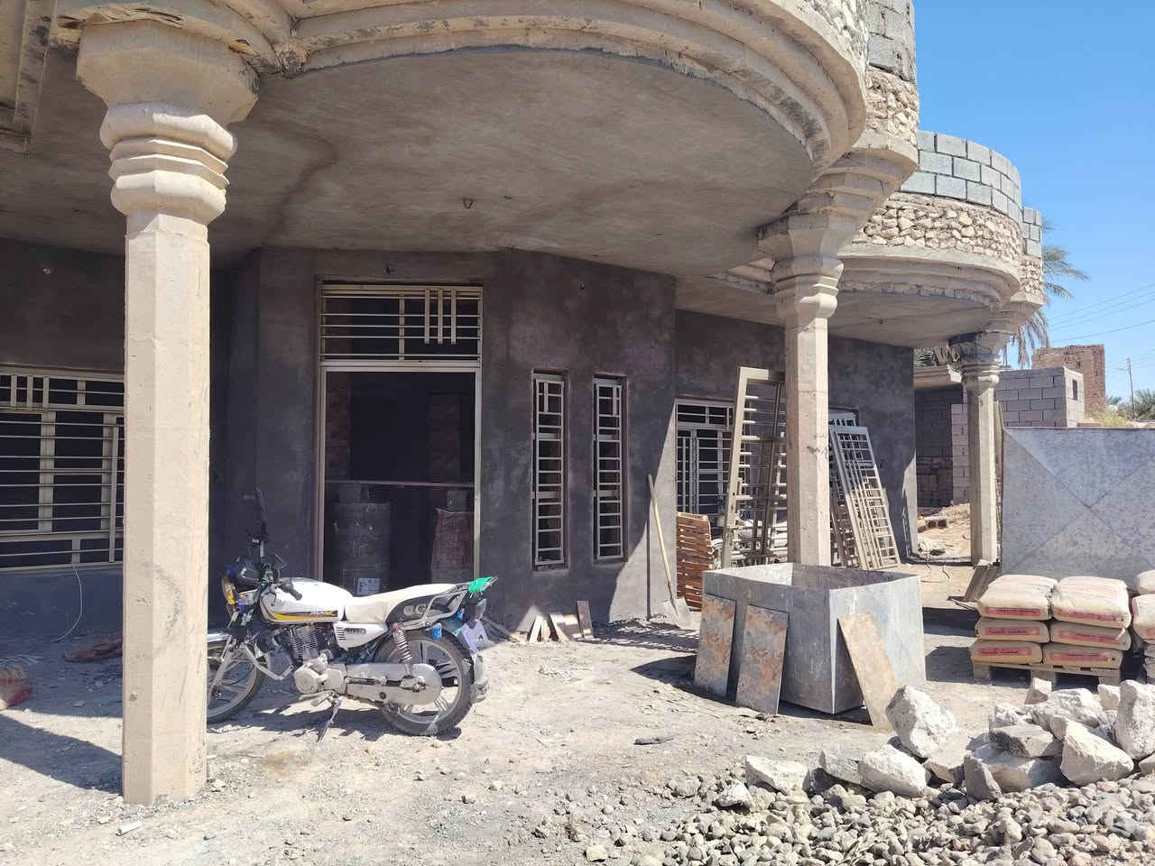 صبغ وتنظيف البوب والشبابيك بأسعار مناسبة والشغل درجة اولى،رقم الهاتف بي واتساب ***********
