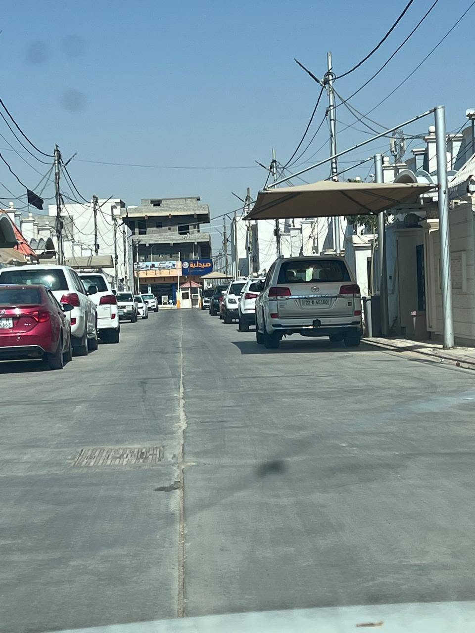 السلام عليكم بيت للبيع في مجمع الحسين تابع إلى ديوان الوقف السني يتحول عقد بأسم المشتري 
المساحة 150متر طابق واحد كامل كل الخدمات 
الموقع بعقوبة مقابل المحافظة المجمع اللي بظهر المحلات 
ايجار البيت داخل المجمع 500 الف للاستفسار الاتصال على الرقم 
***********
