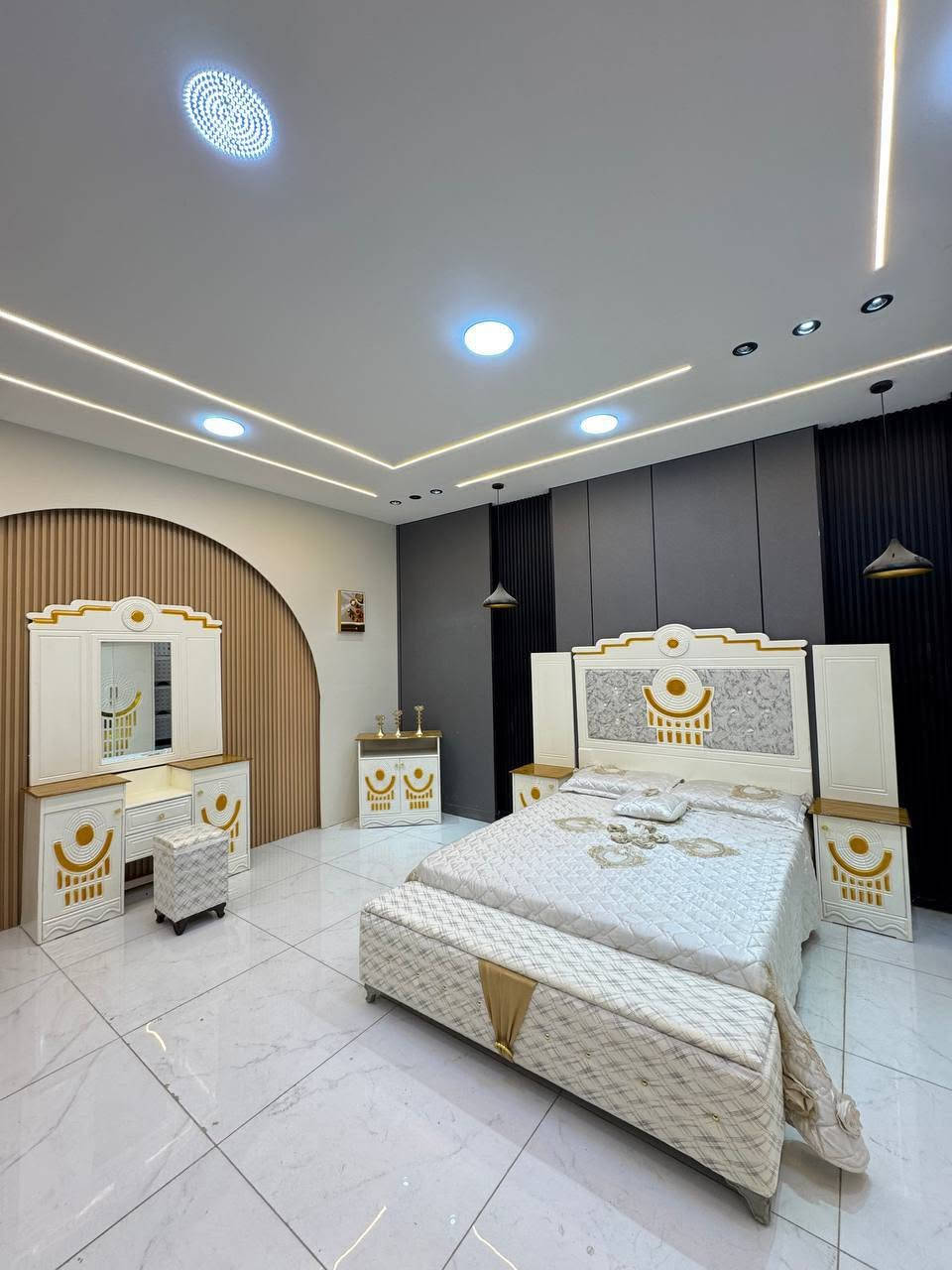 💎 شركة الوسيم 💎
♦️ 3 ♦️
✨ حصرياً الموديل الجديد والمميز ✨

🛏️ غرفة نوم نجارة عراقية اقتصادية
🔹 تتكون من 9 قطع مميزة
🔹 ارتفاع الكنتور: 240 سم
🔹 طول الكنتور: 320 سم
🔹 مع الزاوية: مجموع الطول 4 أمتار
🔹 السمك الخارجي: 5 ملم إنديف
🔹 السمك الداخلي: 3 ملم معاكس أبيض

💰 السعر: مليون و100 ألف  فقط

📲 للحجز والاستفسار واتساب:
***********
