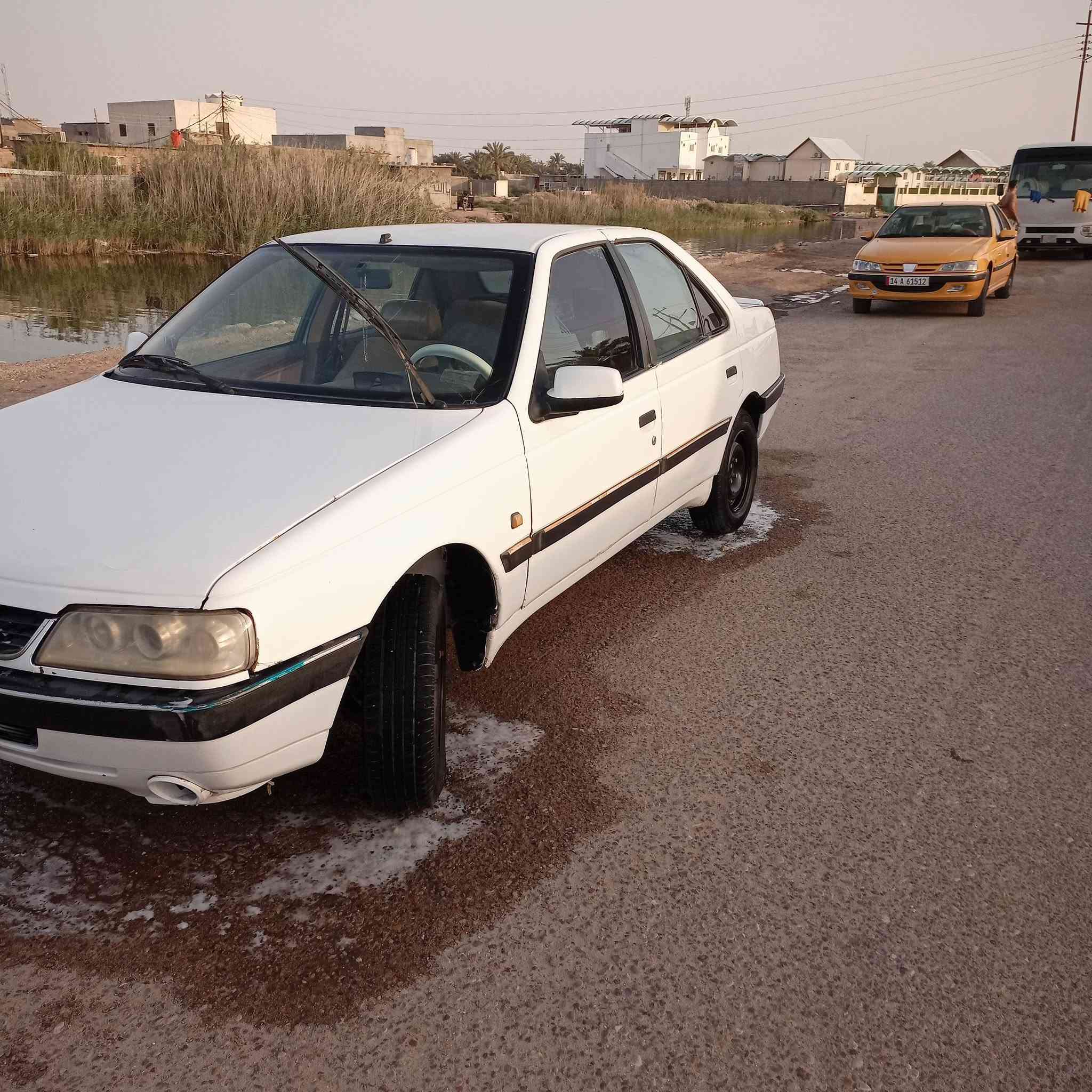 السلام عليكم 
بيجو 405 موديل ٢٠١٤ 
سنويته منتهيه شرط تحويل
مكينه كير تبريد شغال 
البدي حلو بس يحتاج ترتيب بيه خياس قليل 
سعر ٣٥ وبيه مجال للشراي 
الهاتف ***********
