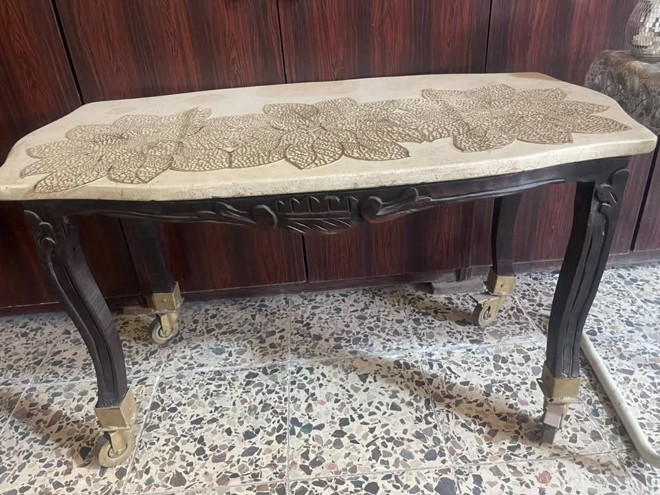 طبلات عدد اثنين كبيرة وصغيرة السعر ٥٠ الف
تخم قنفات ٣ قطع السعر ١٥٠ الف 
المكان بغداد الكرخ 
***********
