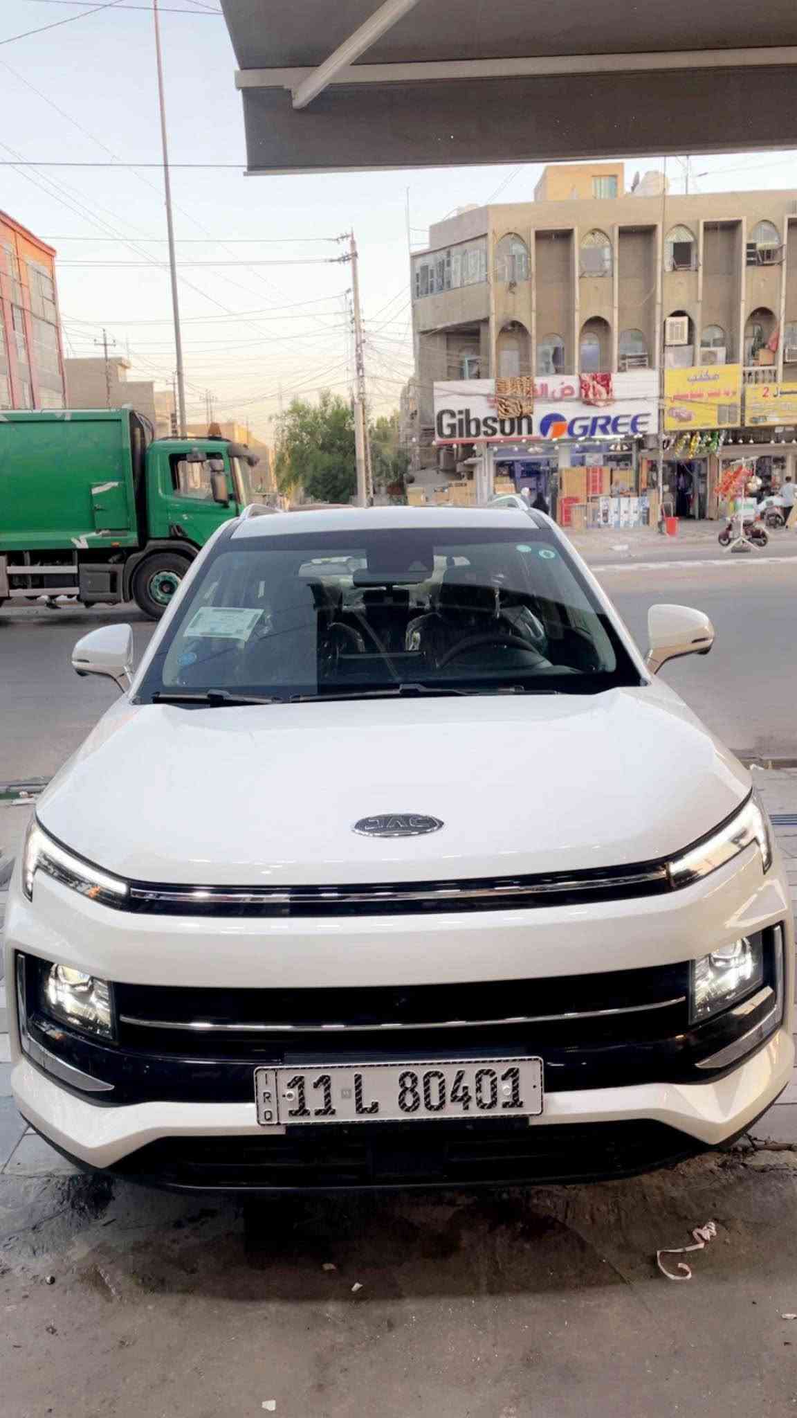 السلام عليكم 
بيع سريع وسعر مناسب جاك Js4 موديل ٢٠٢٥ استلام من الشركة وتبديل دهن مجاني جديدة جدا بعدها بحالة بحالة الشركة فول مواصفات للاخير رقم بغداد باسمي
المواصفات
- [ ] سلايد
- [ ] بصمة 
- [ ] اربع كاميرات محيطية
- [ ] داخل جلد
- [ ] مقعد السائق كهرباء
- [ ] المقاعد الامامي تدفئة
- [ ] لد نهاري زينون
- [ ] اللايت الامامي والخلفي زينون بلادي
- [ ] مانع انزلاق
- [ ] تحديد مسار
- [ ] هاندبريك بصمة
- [ ] اتوبريك
- [ ] حساس خلفي
- [ ] نقطة عمياء
- [ ] رادار ٣٦٠ درجة
- [ ] مرايا الجانبية شفط
- [ ] تبريد امامي وخلفي
- [ ] شاشة كبيرة كار بلي
- [ ] السعر ١٧٥٠٠ مليون دينار وبيها مجال ان شاءالله 
- [ ] للاتصال ***********
- [ ] مكان السيارة بغداد الشعب بغداد, العراق
