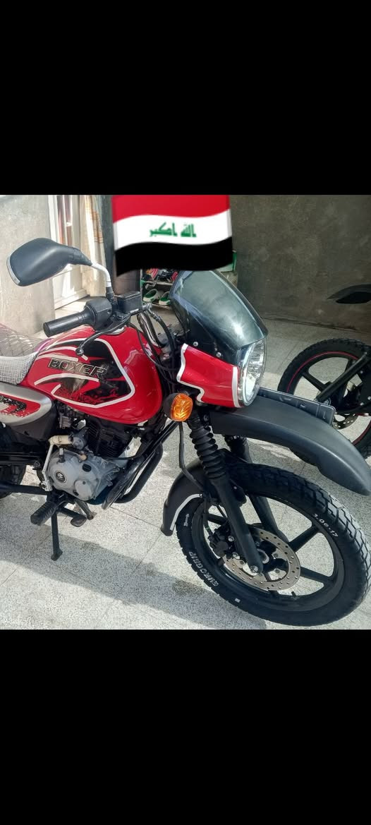 بوكسر جبلي نظيفة محرك ممتاز مرقمه رقم انكليزي 
ما مفتوحه موديل (٢٣) ماشيه (٢٧)
دراجه مال بيت ما مشتغله دلفري 
السعر مليونين و١٠٠

***********

نص مكتوب في الصور:
- الله اكبر
