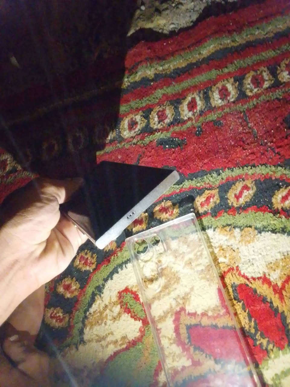 سلام عليكم 
جهاز S25Ultra للبيع ذاكره 256 مكفول من كلشي وياه كارتونه سعره 90 وبي مجال الشراي يتصل ***********
