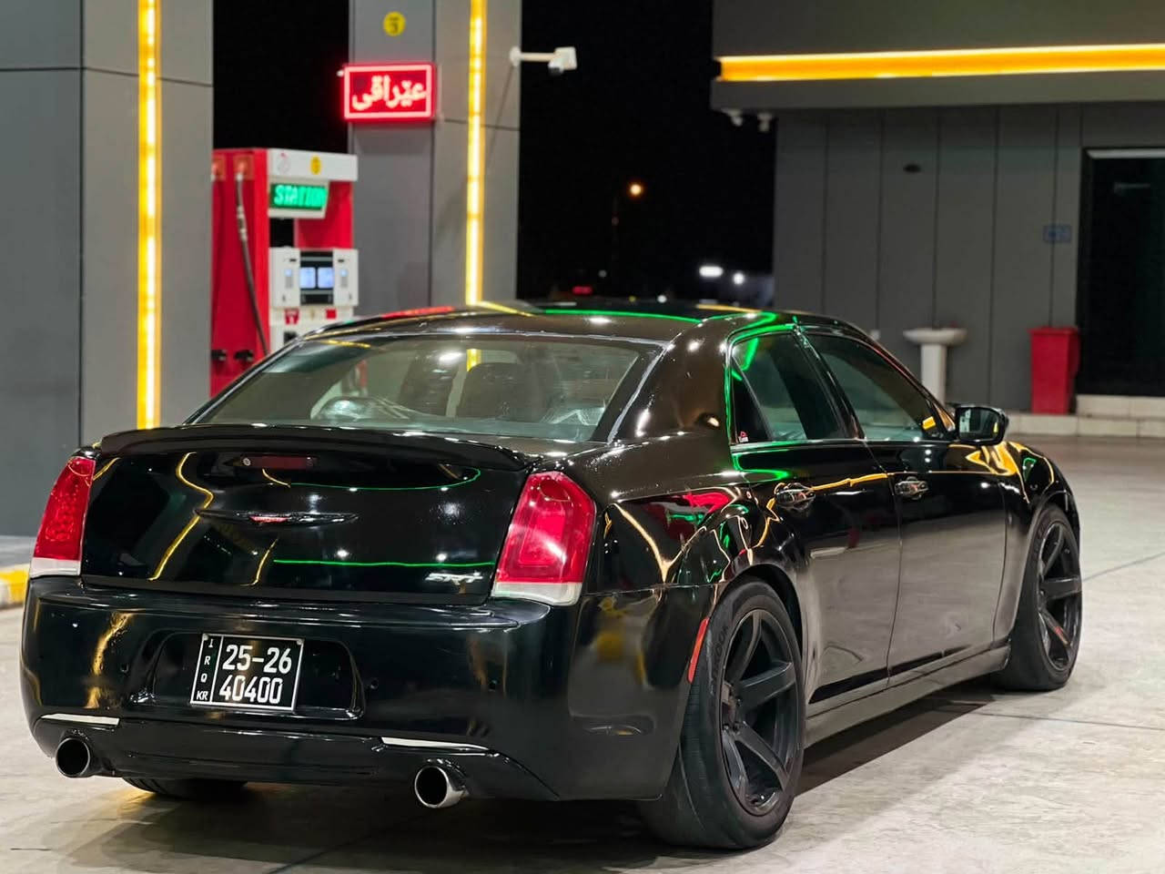 سەرەتا بەناوی خوای گەورە
ئۆباما مۆدیل ۲٠۱٤
مەکینەی V8 RT
براوە براوە 
بەشەرت گێر و مەکینە دوکەل و بوخار بەشەرت
بەشەرت سەقف و کەڤەر 
بەشەرت تەقەو رەقە 
بەشەرت تەبریت سارد و گەرم
چوار ویلیSRT لە ژێرە
چوار تایەی تازە
سعری .٥٥قوفل و کۆتای بۆ معمەلە جەرەس مەکە
گۆرینەوەش لەسەر دل گردن 
ژ.م٠۷۷۲۹۷۳۲٤۲۸
