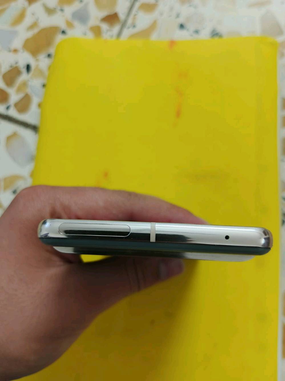 كوكل بكسل 7برو
ذاكرة 256/12

الجهاز نظيف جدا بيع او مراوس

فقط بي نقطة بالشاشه وما مئثره 

عل لمس حته مكان النقطه يلمس

يعني ما تئثر ابد 

رقمي ***********
المراوس يرهم
السعر 350 وبي مجال بسيط