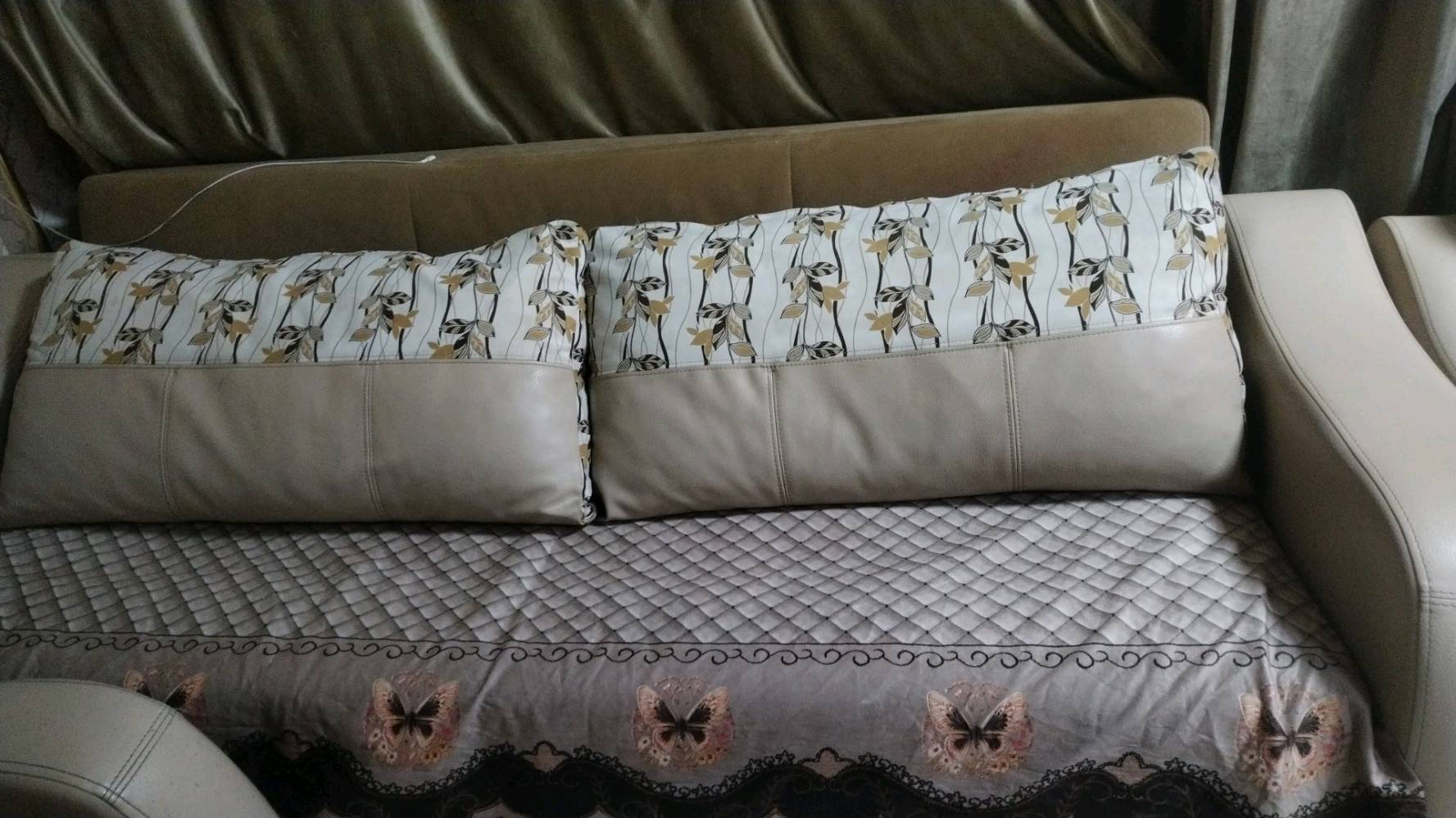 ضد ​🛋️ تخم تركي فاخر للبيع 🛋️
​✨ العدد: 10 مقاعد
​4 كراسي مفردة 🪑
​قطع كبيرة تتحول إلى جرباية 🛌 وبداخلها مساحة تخزين واسعة 📦
​⭐ النظافة: 90% وحالته ممتازة جداً
📍 المكان: بغداد - بغداد الجديدة 📍
💵 السعر: 350 ألف دينار فقط!
​📞 للتواصل والاستفسار: ***********