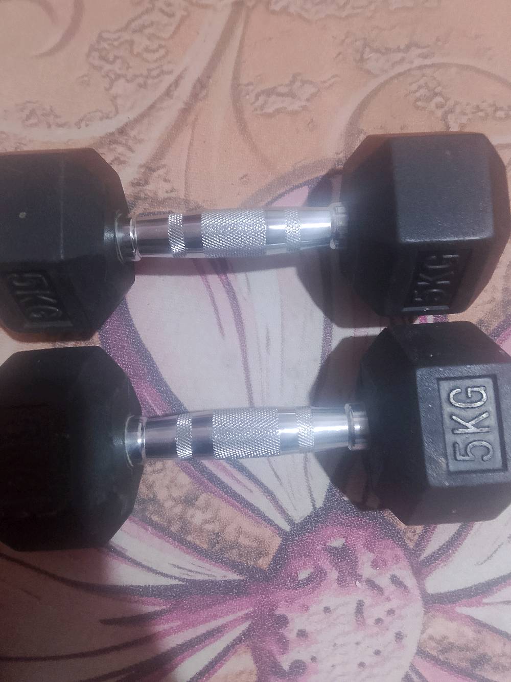 🏋️ للبيع دنابل رياضة 5KG × 2 🏋️

الوزن: 5 كيلو للواحدة - المجموع 10 كيلو
الحالة: مستعملة نظيفة جدا
النوع: حديد ملبس مطاط + يد ستيل 
المكان: البصرة - الفيروزية
السعر: 30 الف دينار للزوج قابل للتفاوض