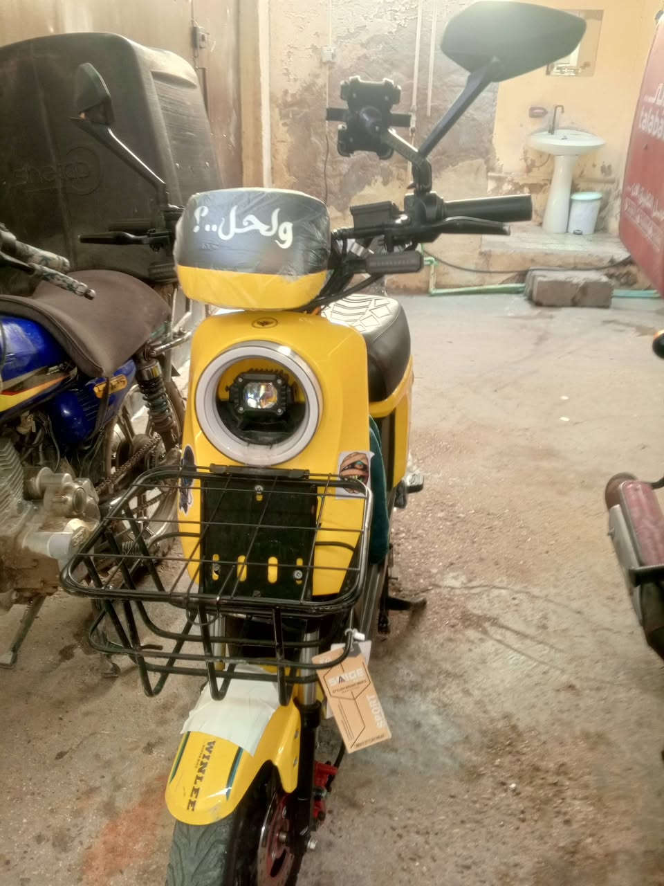 سلام عليكم دراجه ار 9 للبيع شلعه ومعدل فول بطاريات على فحص لا نفخ ولا شي  مكاني فلوجه حي نزال ب450 قفل رقم *********** درجه 2025 ⭐مو ديل جديد  كلشي شغال ما بيه ✅اي نقص درجه مستعمله شهريد  فقد تجي كدام عينك تفحص 💯
