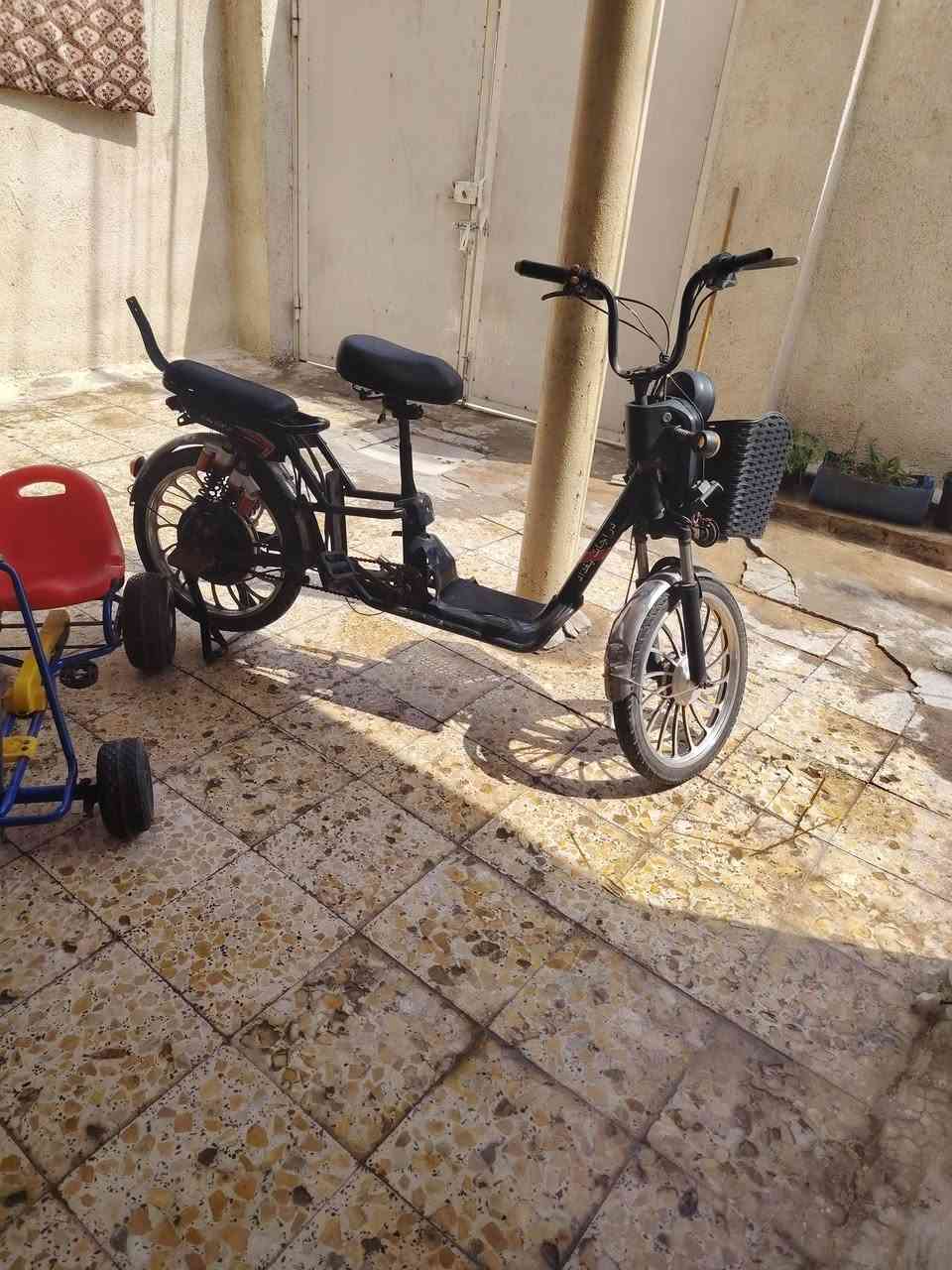 دراجه شحن البيع بس بطاريات تعبانه
سعره 120وبي مجال
مكانه كربلاء حي النقيب

