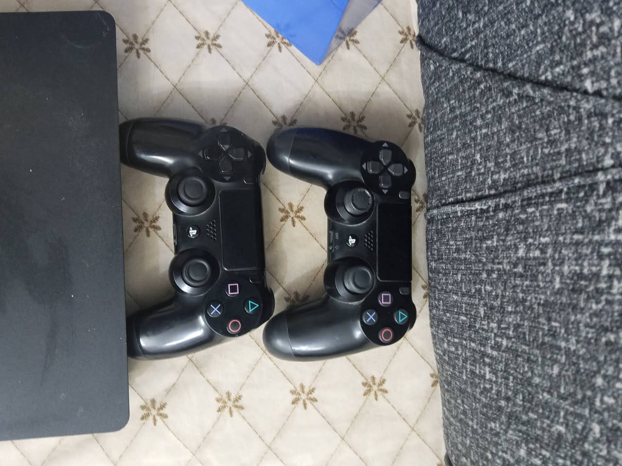 🎮 للبيع PS4 Slim 500GB
🔹 الجهاز نظيف وحالته ممتازة اصدره 13.02

🔹 500GB

🔹 يدتين أصليات

🔹 الكارتونة الأصلية موجودة 📦

🔹 أصلي ومو مهكر

🔹 شغال بدون أي مشاكل

🔹 قابل للفحص والتجربة

💰 السعر: 250 ألف دينار قابل للتفاوض بالمعقول

للجادين فقط 🌹     الرقم ***********
