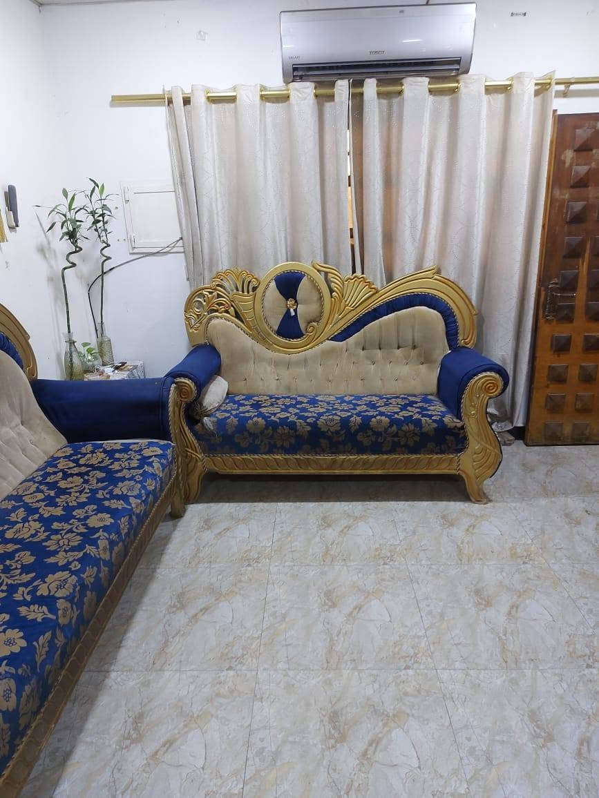 تخم ملكي ضخم  ١٠ مقاعد  السعر ٢٥٠ الف
مكاني بغداد حي القاهره الاتصال ***********
تخم ملكي ضخم  ١٠ مقاعد  السعر ٢٥٠ الف
