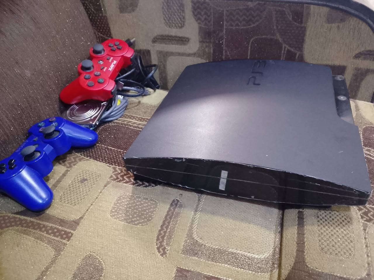 للبيع فقط بلي3 سلم باله 
الهارد. 320
بي العاب تقريبن 20 لعبه
يحتوي على مكتبه العاب بلي 2 و بسب
 جهاز نضيف و شرط 
يحتوي على هارد خارجي بحجم160
 جوستكات 2 جدد كيبل HD كيبل تشغيل كيبل شحن 
  جهاز شرط شغال و ضمان مكات موصل حي الانتصار 
السعر130 الف بي مجال المو شراي لا يتعبني يرحم والديكم ***********
