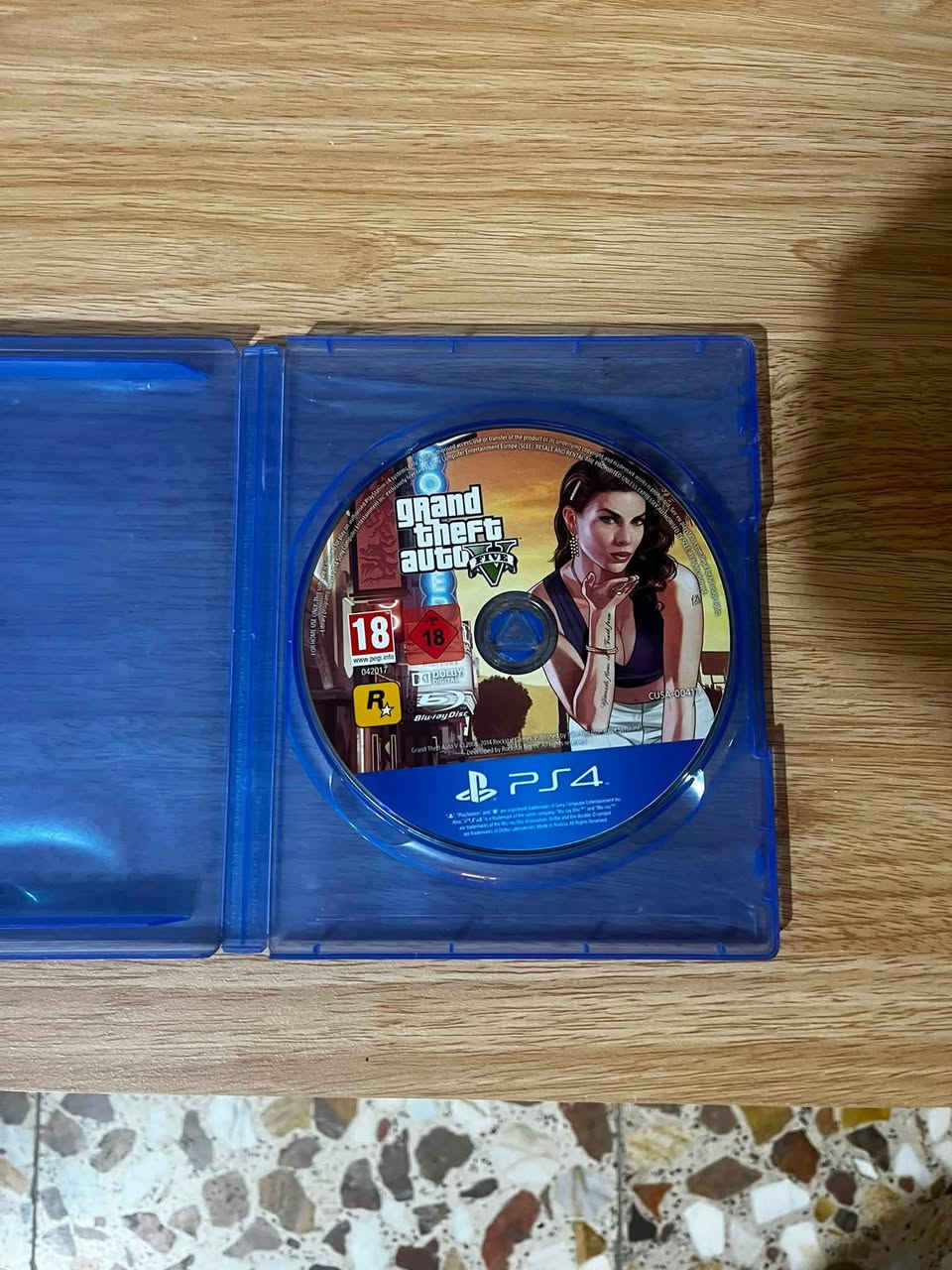 السلام عليكم ps4سلم اولاين
جوستك تجاري عدد 2

ملحقات كامله مع كارتون

قرص جي تي آي  

رايد250

رقم تواصل ***********
