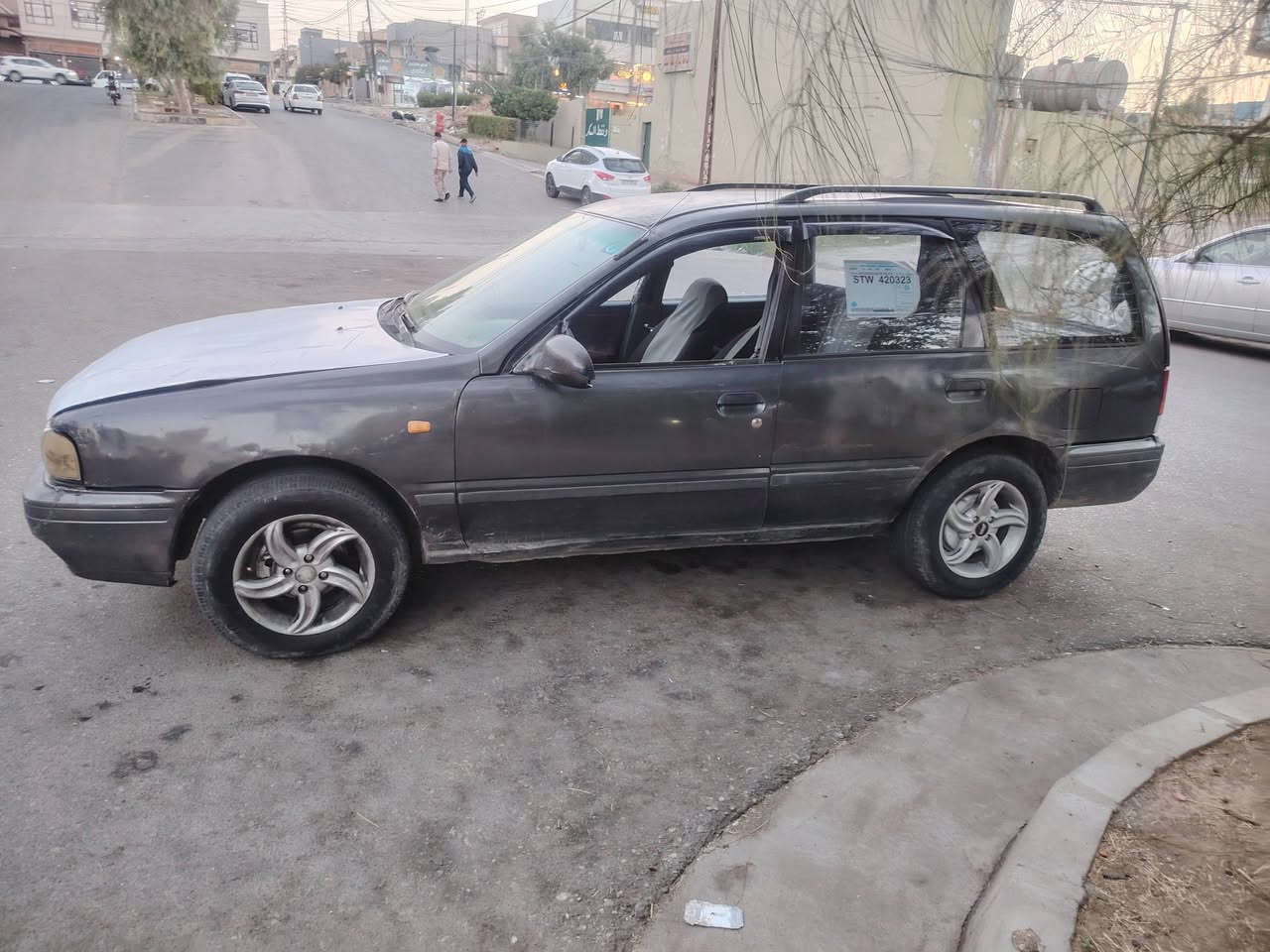 نيسان صني موديل ١٩٩٢ مكينه وكير بشرط ستيرن بور رقم دولي هزه جديده سنويا لي2030 شرط التحويل سعر ٢٢$للتواصل *********** مكان سياره موصل الجانب الايسر حي السكر
