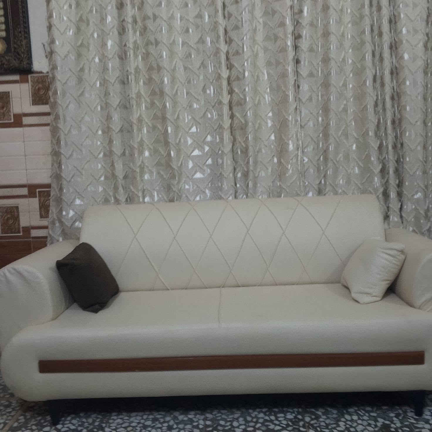 تخم 10 مقعد جديد ما مستعمل بس اريد اشيل صار يومين من مشتري ب500الف اريده ب450 جديد قبل يومين ماخذي عنوان بغداد الشعب ***********
