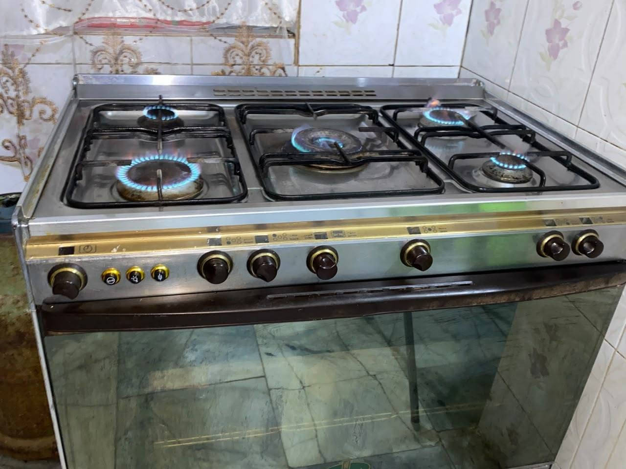 للبيع طباخ ٥عيون كريازي شغال مكان كربلاء الحر ***********
