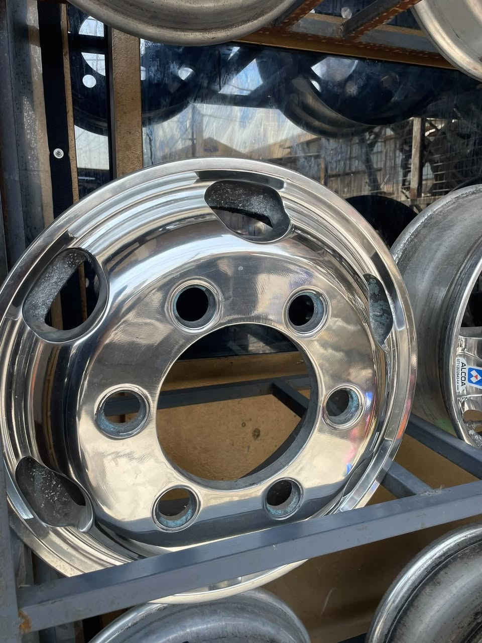 ويلكب ياباني اصلي الحجم 17:5  هينو كنتر سعر زوج 275 الف مكاني مجمع مشن بغداد يوجد توصيل 🚚 لجميع محافظات متوفر جملة و مفرد  *********** واتساب
