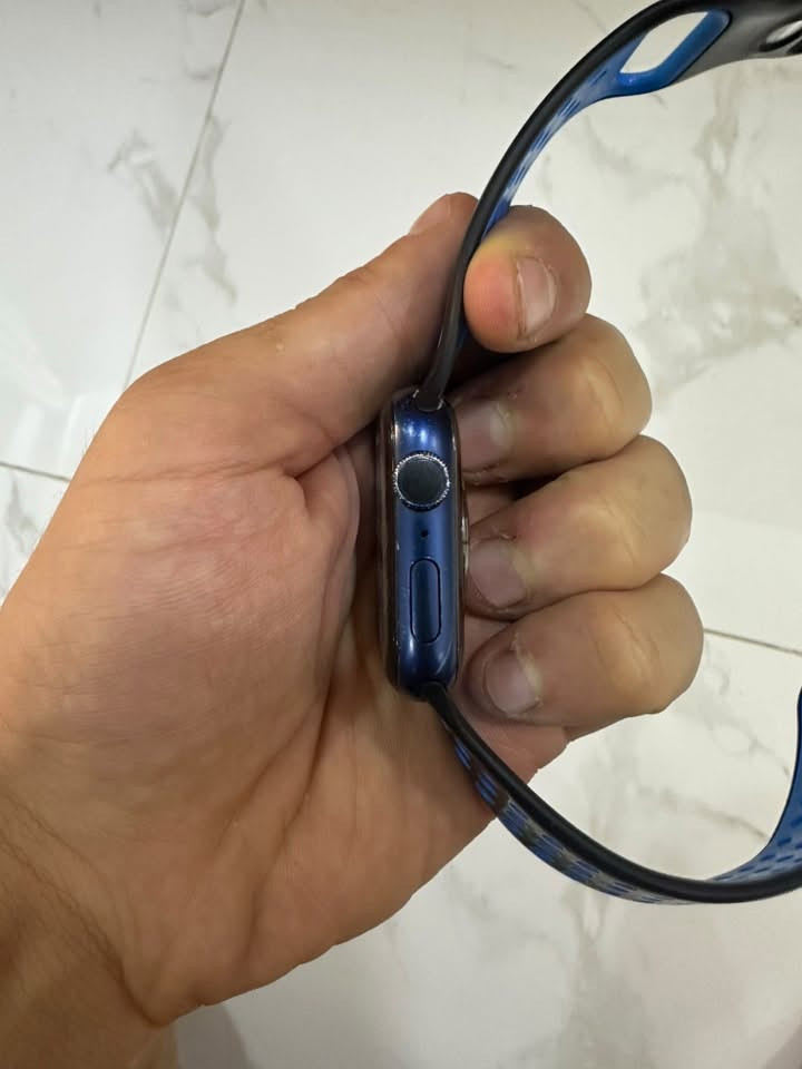 السلام عليكم
Apple watch series 6 
غير مفتوحة ، مع علبتها و سيرها الاصلي و وياها كيبلين شحن الاصلي وواحد ثاني و عدد من السيورة الاضافية للبيع 
١٧٠ الف و بيها مجال بسيط و شكرا
للتواصل 
***********
