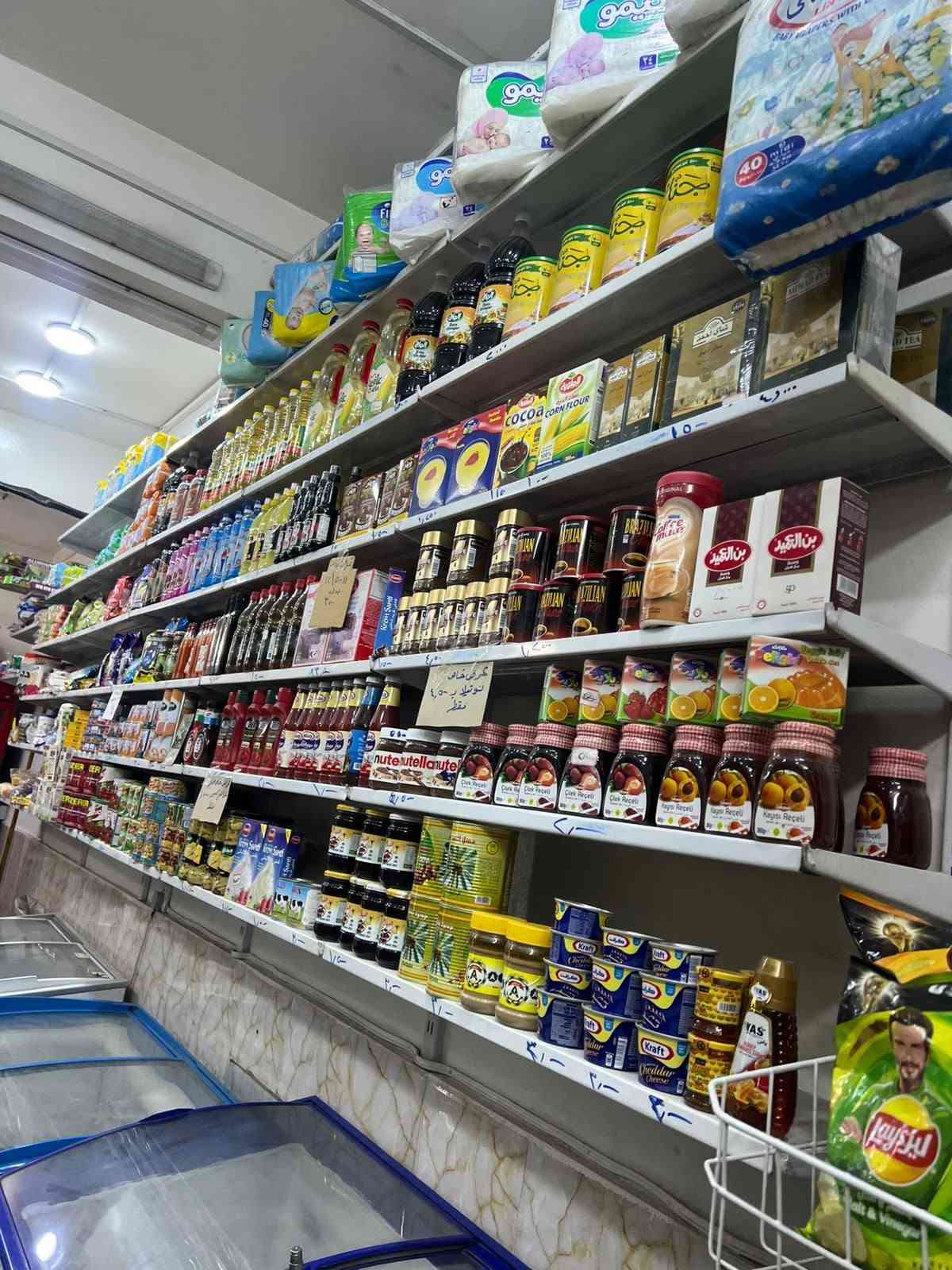 المحل للبيع لعدم التفرغ بسبب الدوام
العنوان المشتل شارع الكوسترات الرئيسي 
المحل + المخزن
المحل جاهز ومليان يحتوي على
6 عارضات عموديه 
3 عارضات مجمده
4عارضات چبس
سبلت 
مبرده جدد
منضومه كامرات + انترنيت
للاستفسار على هاذ الرقم ***********
