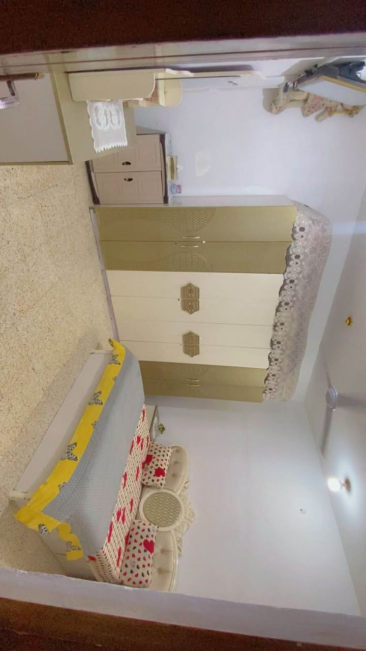 المساحه 285
البراني 9 في 4 
المطبخ 7 في 4 
الستقبال 8 في 4 
غرف 3
مجمع صحيات خارجيه 
مجمع صحيات داخلي 
طارمه على طول البيت 
85 متر حته مشتمل يصير بيها
كراج سياره 5 امتار في 6 
حديقه 4 في 4
الواجهيه 14 متره 
منور ع طول البيت 
بناء طابوك والسقف صب كونكريت الاساس صب  
البيت يبعد ع شارع العام  3 بيوت 
‏إنترنيت ضوئي مقرنص الباب البيت تبليط 
ماء كهرباء  جميع الخدمات متوفره يبعد ع مركز المدينة 10 دقايق 
بناء البيت 2018  
السماوه صوب الصغير سايدين المسبح 
التقاطع مقابل اسواق عمو 
رجاء رجاء مو يجي واحد حذف المنشور صار الي البيت  وره 3 تيام لا بطلت بيع مستعجل كلش 
البيع (75) قرار محكمه 
***********
