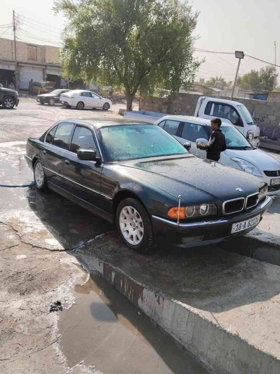 السلام عليكم بي ام كاسحه 730 1996.V8 زيتوني مكفوله من الضربه والطخه محرك كير حداديه جدد بلادي كهربايات كلها شغاله 5ويلكب فتحه قمارة سلايت روف تبريد قطعتين كشنات جلد وكهرباء دواخل كلها جلد+صاج هاتف اصلي تحكم ستيرن جهتين مثبت سرعه جام كهرباء مرايات كهرباء خزن ميموري مسجل بلادي دبل جام دبل كزوز بلاد نضام سبورت شغال ABS دبل جكمجه لدات اماميه رقم بابل الدولي مميز سنويه جديده باسمي تحويل وين ماتريد مكاني بغداد السعر 65 رقم الهاتف *********** 
سياره بلعافيه عل ياخذه شنو ابالك جديد من ميكانيك ومن كشر ونصبه
