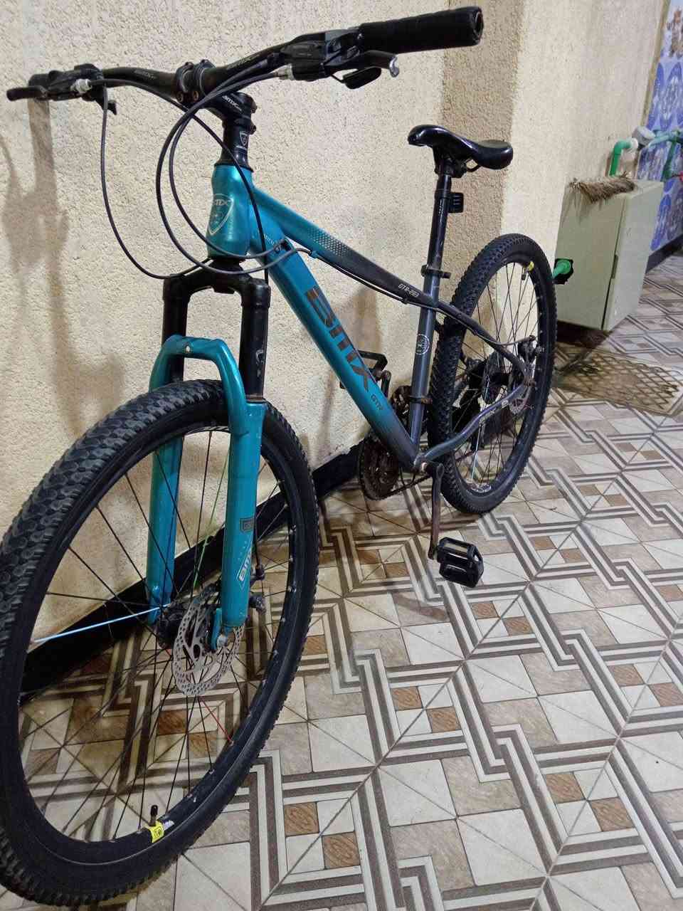 السلام عليكم بايسكل جبلي للبيع بالة مو تجاري نضافه فول حجم 27ونص السعر 125وبي مجال الشراي يتصل على الرقم ***********
