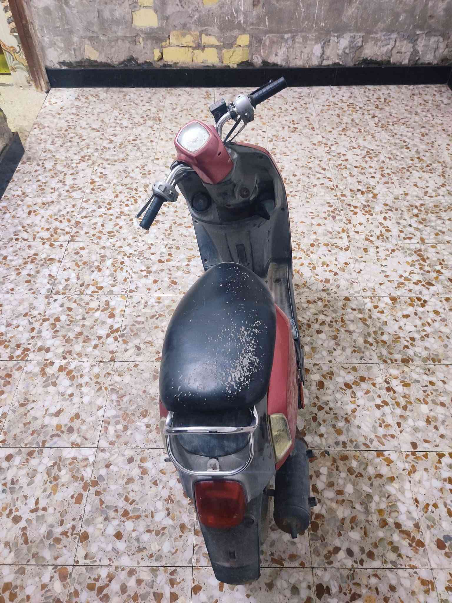 ماكس بوليسي لون احمر نظافة 80/100 عليها تزويد ويالة رياضية اصليات ( مامفتوحة ) نهضة ومعدل وشلعة فول سعرها 675 وبيها مجال قليل كلش عنواني شارع سالم ***********
