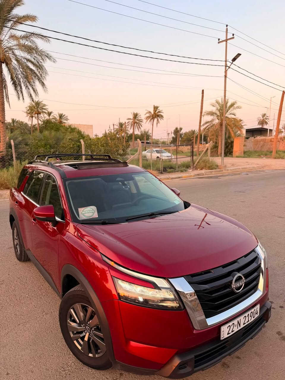 نيسان باثفايندر موديل 2024 SV 4WD 
السيارة شبه كلين بيها فقط شبر بحافة الصندوق ولا مبدل قطع فيها 
السيارة جديدة ونضيفة بمعنى الكلمة بنوراما على طول سقف
شرط بدون ايرباك مكفول كير ومحرك  ولغد وشواصي 
 
مواصفات Pathfinder 2024 4WD هاي موصفات👇🏻
* المحرك: V6 سعة 3.5 لتر
* القوة: حوالي 284 حصان 
وعزم 259 lb-ft ≈ 351 نيوتن.م. 
* الكير :أوتوماتيك 9 سرعات
* الدفع: 4WD / Intelligent 4x4
* عدد المقاعد: VIP 
* جنوط ألمنيوم.
* أنوار LED نهارية.
* مصابيح أمامية LED.
* تشغيل تلقائي للأنوار.
* إشارات انعطاف بالمرايا.
* مرايا كهربائية.
* سبويلر خلفي.
* قضبان سقف Roof Rails.
* حساسات/أنظمة مساعدة حسب التجهيز.
* فتحة سحب خلفية.
* زجاج خلفي مع ماسحة
* مقعد السائق كهربائي.
* تحكم كهربائي بالمقعد بعدة اتجاهات.
* نظام EZ FLEX + LATCH & GLIDE للصف الثاني، يسهل الوصول للصف الثالث.
* الصف الثالث قابل للطي.
* دركسون متعدد الوظائف.
* تحكم بالمثبت Cruise Control من الدركسون.
* تشغيل/إيقاف تلقائي للأنوار.
* منافذ كهرباء 12V.
* منافذ USB.
* تخزين تحت أرضية صندوق الأمتعة.
* عدة أماكن لحفظ الأغراض والأكواب
* عدة وسائد هوائية.
* ABS.
* توزيع إلكتروني للفرامل EBD.
* مساعد فرملة.
* مراقبة ضغط الإطارات.
* نظام تثبيت مقاعد الأطفال LATCH.
* نظام مراقبة واستشعار حسب الفئة.
* حساسات وأنظمة Nissan Intelligent Mobility بحسب التجهيز. 
الممشى 64 الف 
السيارة ب اسمي ومرقم وجاهز وتحويل مباشر رقم الشاصي وصور الضرر موجود في المنشور 

***********
للتواصل خاص او الاتصال على الرقم
