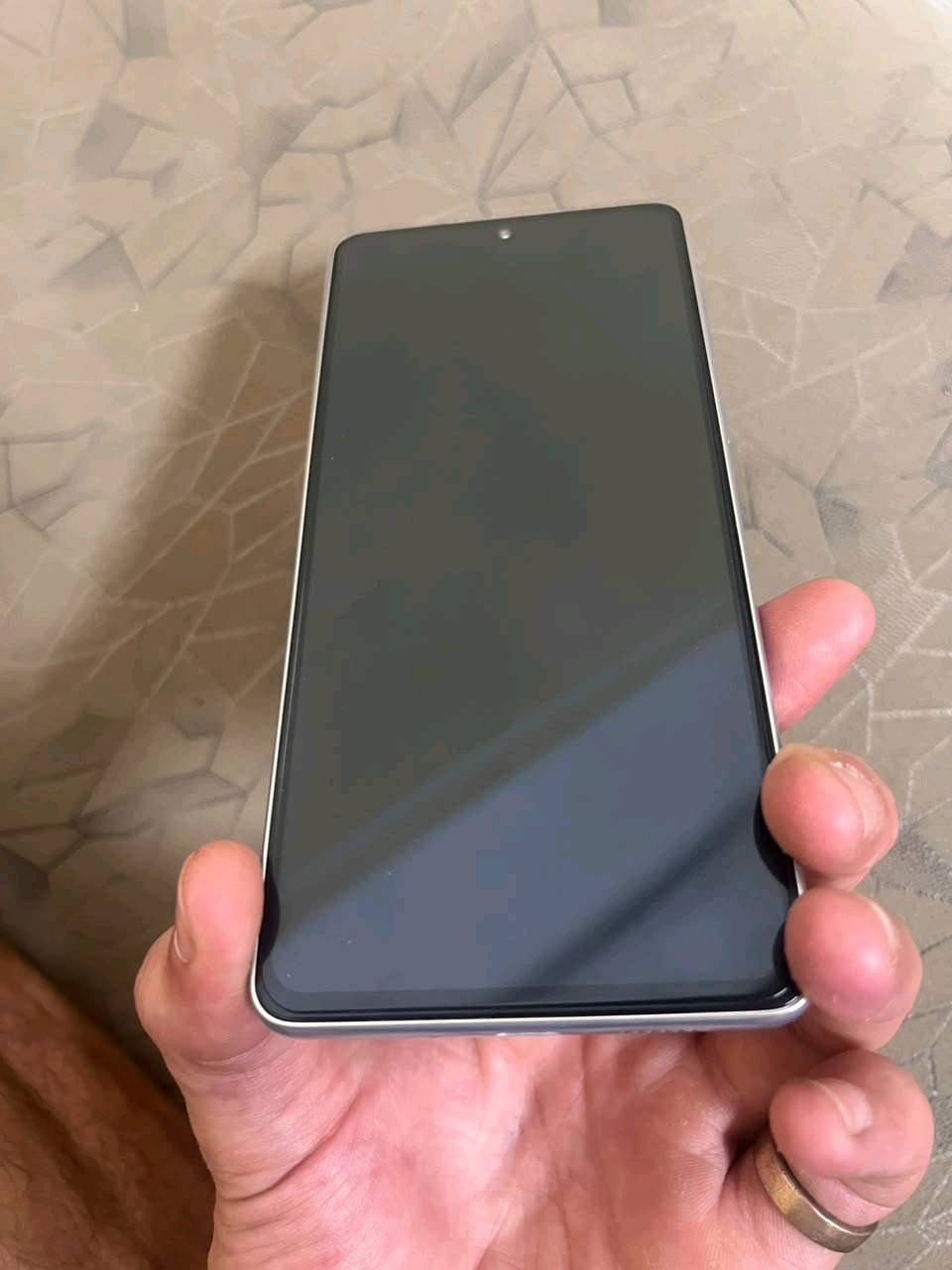 سامسونك A73 5G الجهاز نضافه فول ما مفتوح السعر ٢٥٠ . ***********