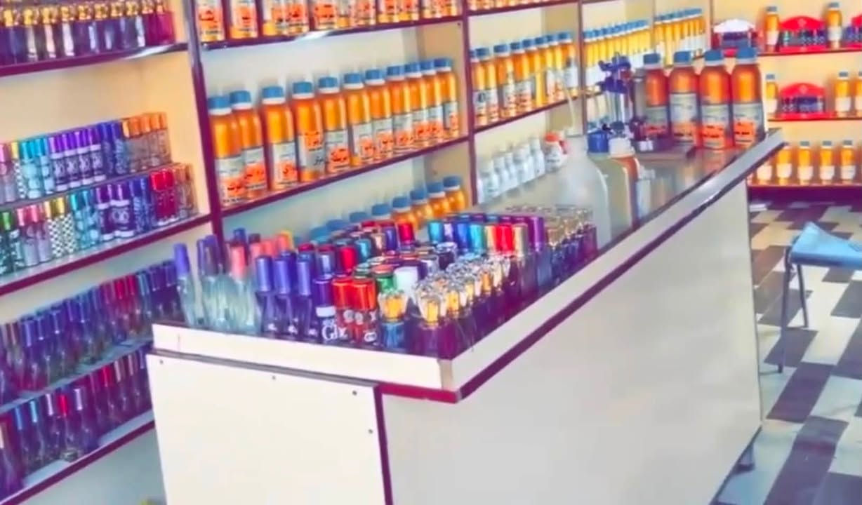 السلام عليكم 
رفوف MDF عدد 8 
طول مترين ونص 
عرض متر 
عمق ٣٠ 
ميز رسبشن كاشير متر و٨٠ كلش نضيف
رفوف جدد لاكن بسبب الشد والفتح شوي تعبن 
ب٤٥٠ وبيهن مجال 
مكانهن بغداد الشعب حي اور 
(بيع سريع لان ماعندي مكان )
 *********** موجود وتساب ماسنجر اتصال
