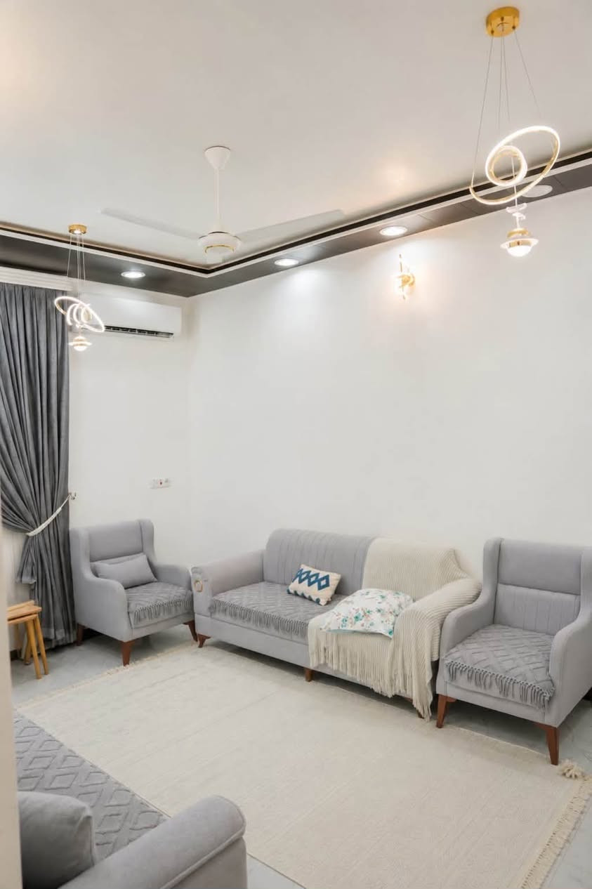بيت للبيع مداور اسهم سند (٢٥) 

📍السماوه منطقة ام الذهب 

المساحه/ 110متر مربع

البناء/ كونكريت مسلح طابقين بناء حديث

البيت يتكون من :

غرف عدد(٢)
صاله 
استقبال 
مطبخ 
صحيات داخليه وخارجيه

البيت كله ديكورات✨ 

السعر (120) وبي مجال بسيط 

للاستفسار خاص او واتساب 
***********
***********

نص مكتوب في الصور:
- الصاله السماوه 📍 منطقه ام الذهب بيت زراعي سند (٢٥) مداور اسهم السعر (120)مليون وبي مجال بسيط للاستفسار اكثر خاص او واتساب *********** ***********