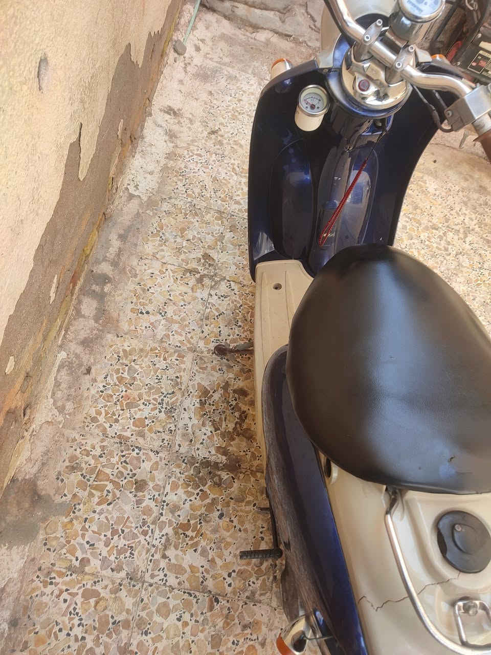 دراجه كلاسيكيه للبيع جاهزه سهرهه ٢٠٠ وبيهه مجال بكاني المجر الكبير ***********
