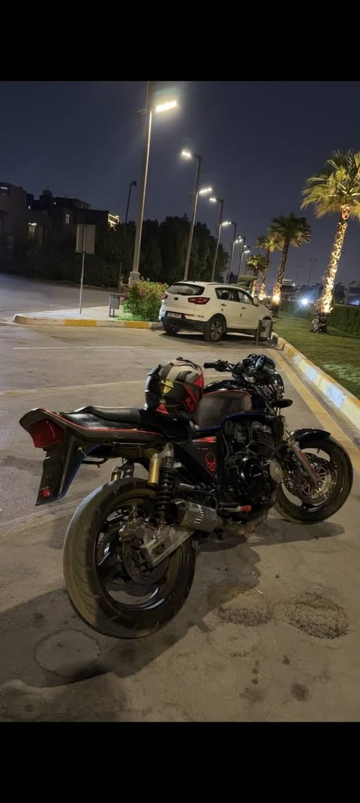 السلام عليكم. سيبي 400 جيل اول      دراجه خير من لله معدل وبطناش   مكينه مكفوله كفاله عامه   عوزه ترتيب من بره عندك شوي خفايف. بريك خلفي دسكات يراد  وترتيب خفيف بس اني ماعندي مجال امانه لله  ودراجه أوراق كامله   بس ماعندي مجال أرتب بيه. شغل ودوام    دراجه سعره 1550.  والماعنده يشلع عيونه وياخذه واني بخدمته    عنوان بغداد غزاليه. وهذا رقمي واتساب ***********

