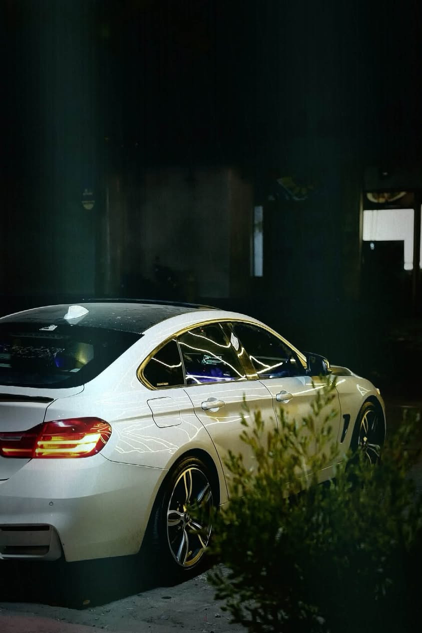 السلام عليكم 

BMW 435i grand coupe  2016
محرك N55 
السيارة فول مواصفات 1/1
تدفئة كشنات
كشنات كهرباء 
فتحة سقف
مري قلاب
رادارات
كت ام كامل اصلي 
ويل M اصلي 
دركة M
حلوك اكزوست M اصلي 
السيارة ماشيه 176 الف كم 
السيارة نظيفة وصفر مسج مابيها مسج بس مسج الحساس مال تايرات وهاهيه 
والمكينة نظيفة كلش وكيرها هم وشرط لفحص  
حادث امريكا موضح بل صور 
وبل عراقي ابو دراجة شخط باب السايق وصبغته عدا هلشي ماكو وشوفت عينكم السيارة حيل حلوة ونصبته هم عوزها بس لحية تطلع عروسة السيارة M. بكج كامل.

السعر :١٩٧$ وبيها مجال للشراي 

للاستفسار واتساب: ***********
