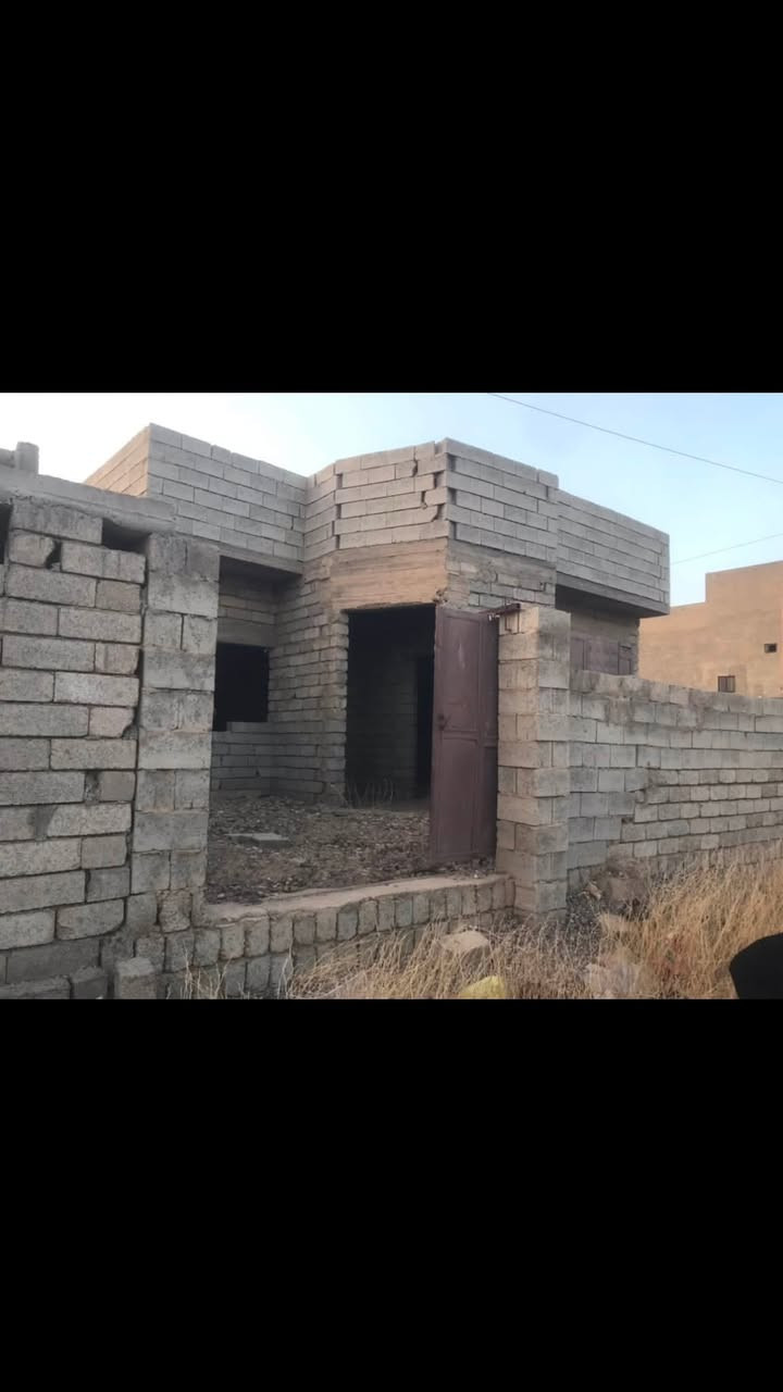 السلام عليكم ورحمة الله وبركاته
هيكل200متر للبيع داخل في قرار التطويب وبيه وصل بلدية

حي الفرسان خلف جامع الرؤوف الرحيم مباشرةً

مصبوب ومبني ستاره وبيتونه وسياج وباب خارجي

خريطه حلوه وبناء متعوب عليه

شغل راقي جدا من الاساس لحد البيتونه

السعر26مليون وسعره مو هذا

مستعجل على بيعته محتاج فلوس

***********
