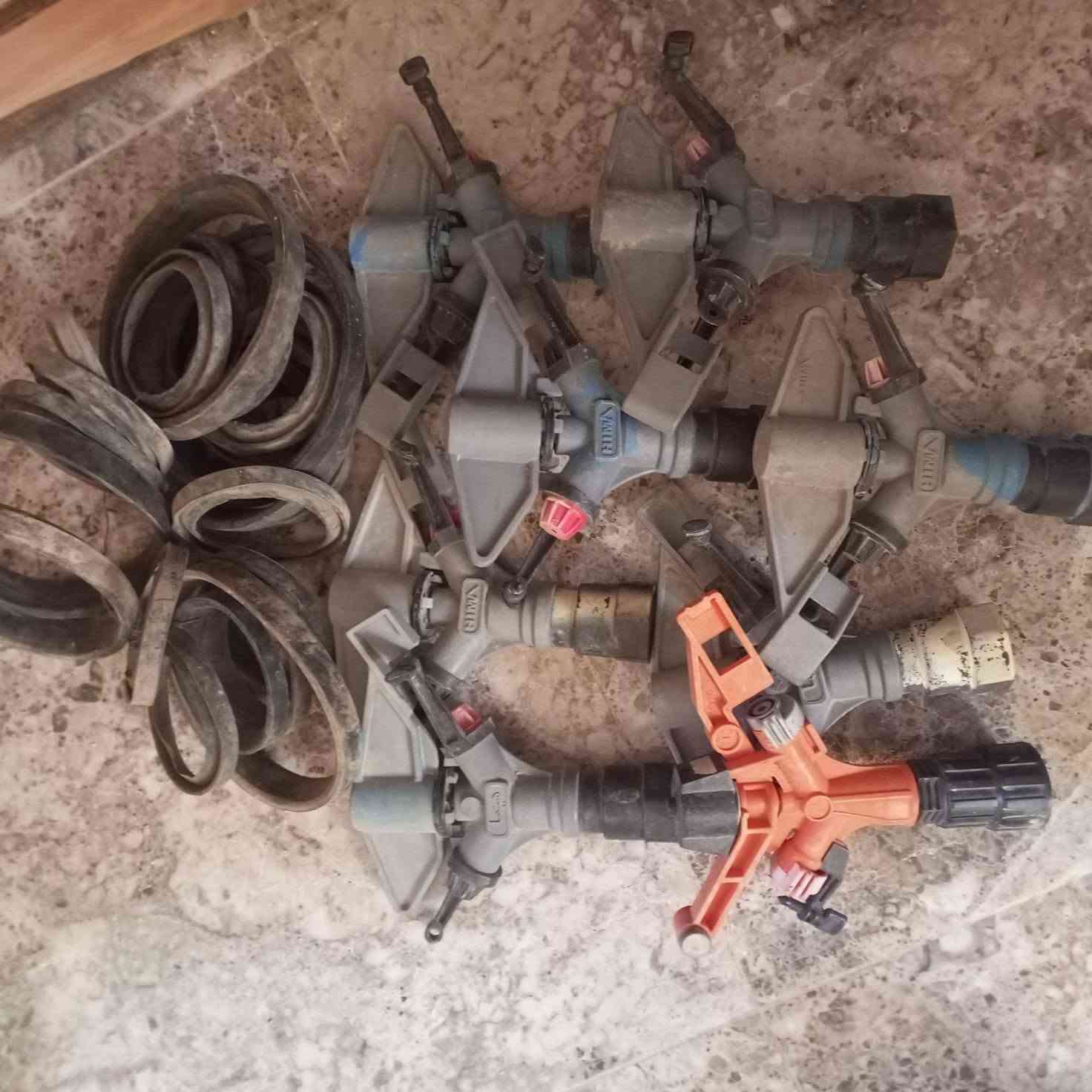 بوري ابو5العدد 7اكو بيهن اكسور من يم القفل واكو ما بيهن شي والمكسور يتصلح واكو نوزلات عدد٧+وشرات +تقسيم أبو 4 كلهن ب70الف المكان قضاء الدبس***********
