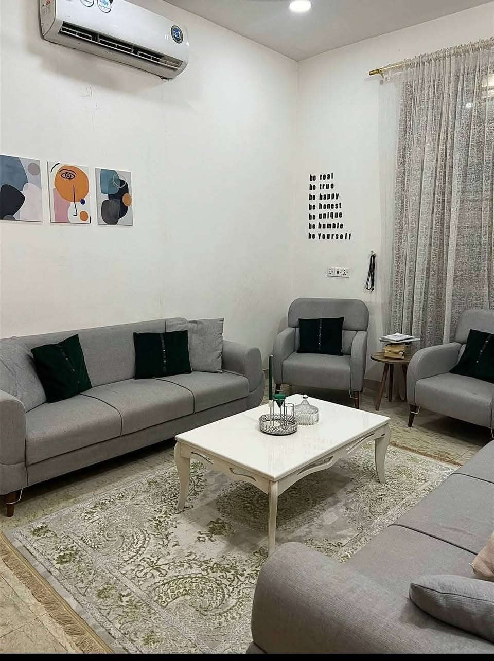 دار للبيع 
المساحة: 100 متر مربع.
ثاني بيت عن الشارع السايدين
طابقين، 4 غرف.
واستقبال وصالة.
حي البساتين / شارع الوائلي.
للاستفسار واتساب: ***********
