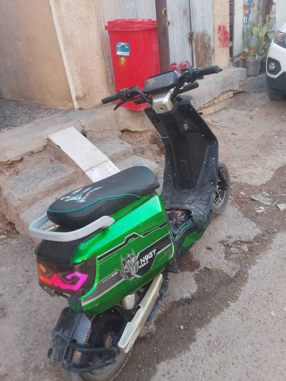 دراجه شحن خير من الله كهربائيات كلها شغاله الدراجه اخذتها مدعومه فقط البجم مموجود كدام العين عدد البطاريات 6 تشحنها تطول 3ايام حسب استخدامك السعر 225 مكاني بغداد الكريعات للاستفسار ***********
